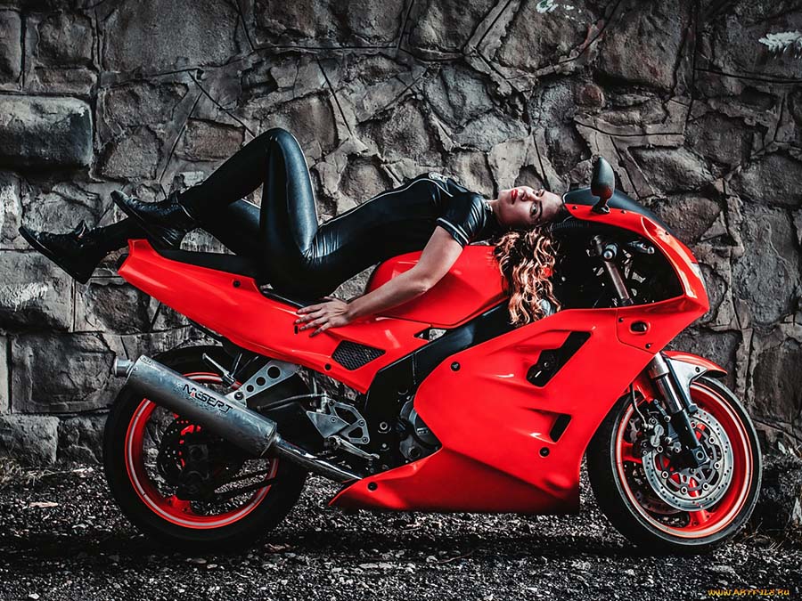 Beautiful girl Beautiful girls and motorcycles in Erbil