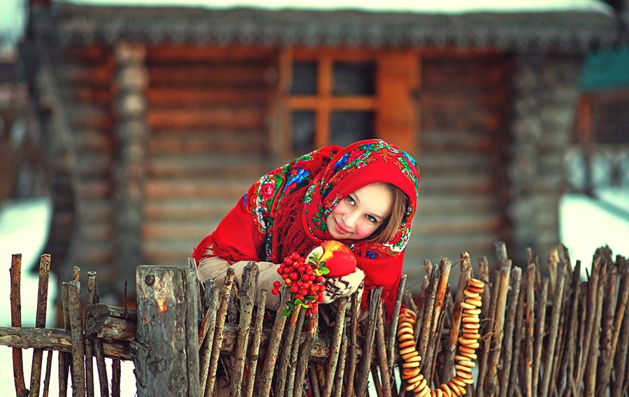 Sexy girl Women in Slavic costumes in Erbil