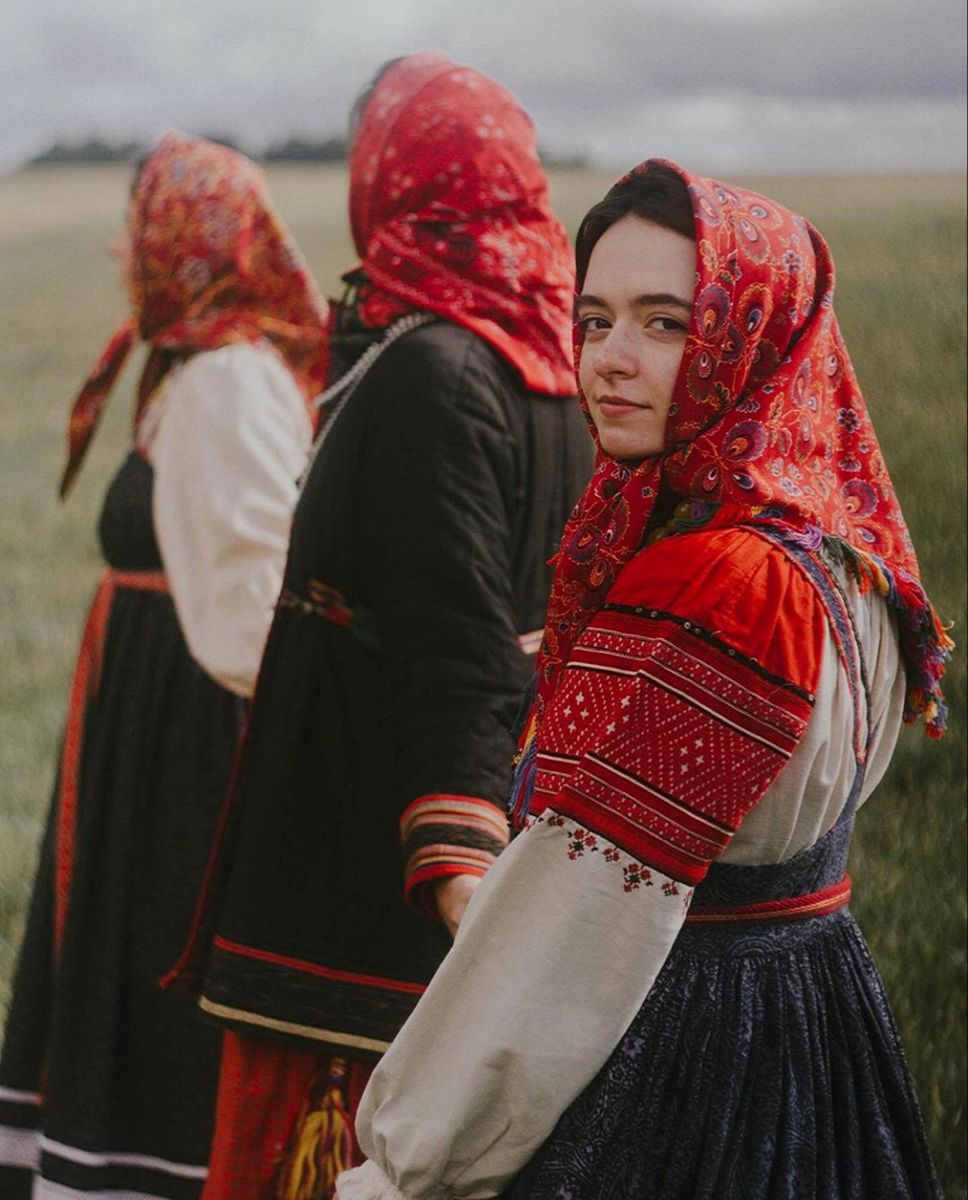 Women in Slavic costumes in Erbil