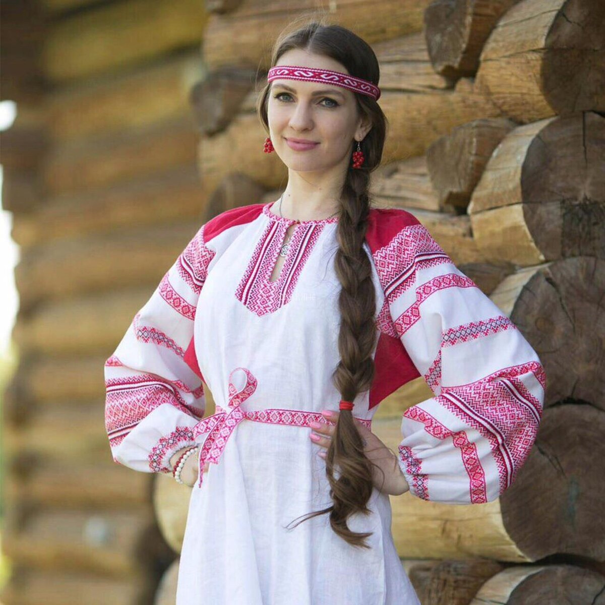 Girls in Slavic costumes in Erbil