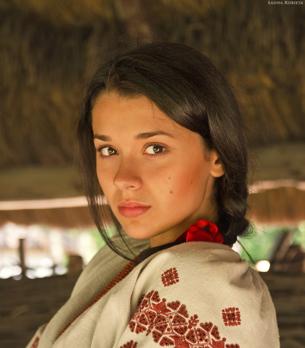 Girls in Slavic costumes in Erbil