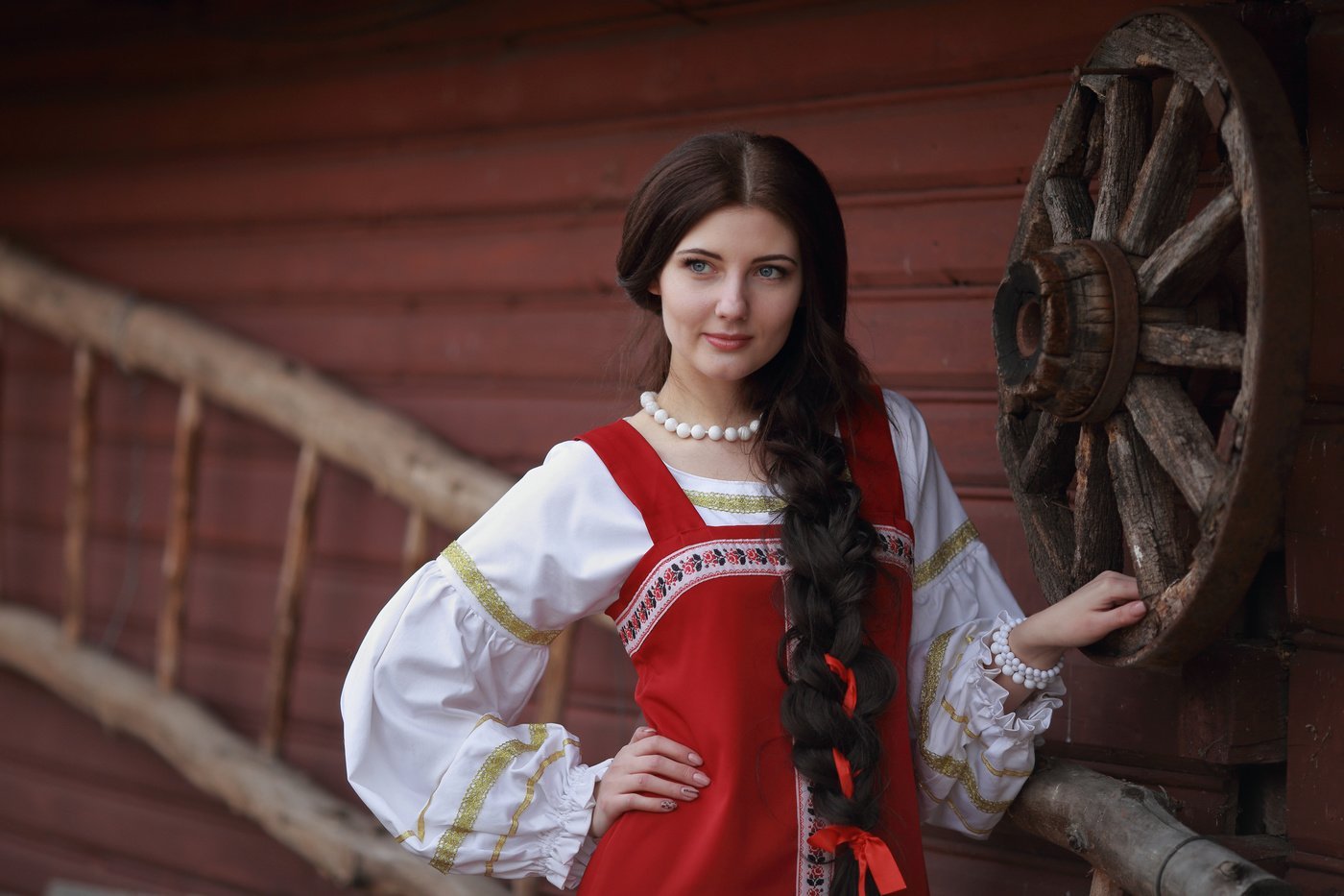 Girls in Slavic costumes in Erbil