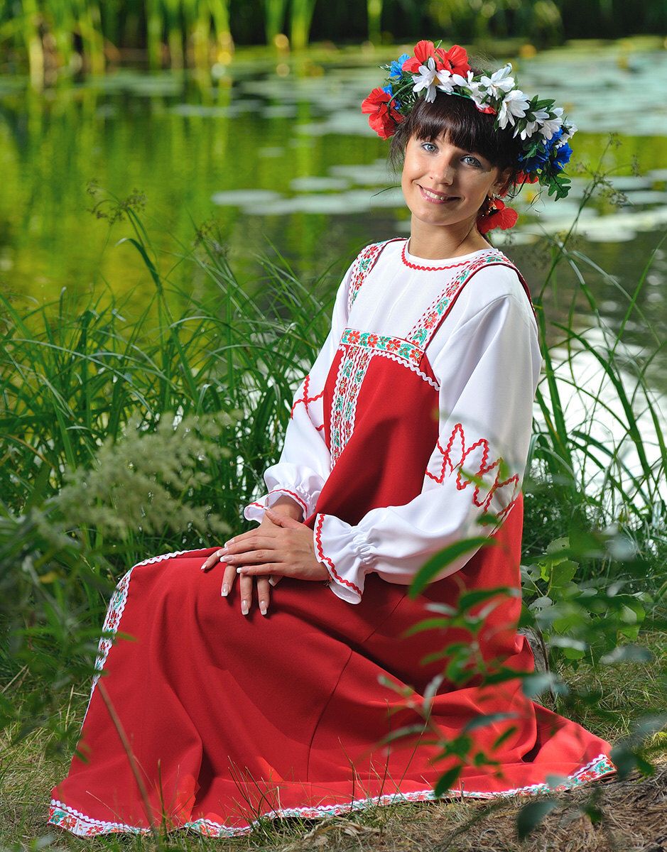 Beautiful girl Girls in Slavic costumes in Erbil